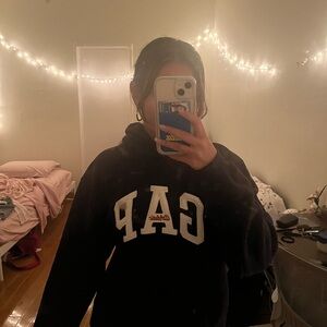 GAP Classic Black Sweatshirt